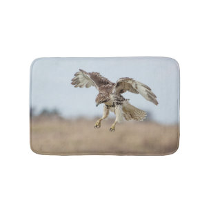 Immature Red Tail Hawk Hovering Badematte
