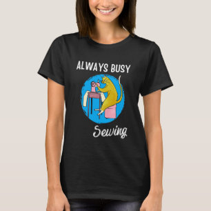 Immer Beschäftigt Mit Nähen Süße Katze Liebt Nähen T-Shirt