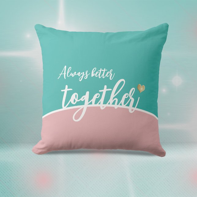 Immer besser zusammen Golden Heftwürfelkissen Kissen (Always Better Together Golden Heart Throw Pillow ©Susanne Sachers - Sunny Mind Design)