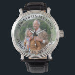 Immer im Kopf Foto beobachten Armbanduhr<br><div class="desc">Personalisierte Erinnerung Foto Uhr (oder personalisieren für alles, was Sie gewollt). Die Vorlage ist für Sie Set, um Ihr eigenes Foto hinzuzufügen und Sie können auch den gesamten Text bearbeiten, wenn Sie möchten. Die Formulierung liegt auf einem halbtransparenten Grenzüberlagerungen über Ihrem Foto. Der Beispieltext lautet "immer auf meinem Kopf .....</div>