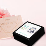 Immer meine Mutter - Pinguin Mum & Baby Keepake Bo Erinnerungskiste<br><div class="desc">Sie suchen das perfekte Muttertagsgeschenk? Diese hübsche Sake-Box enthält eine süße Pinguin-Mutter, die mit ihrem Baby zusammengeschustert wurde, zusammen mit der herzlichen Nachricht "Immer meine Mutter, immer mein Freund." Sie können es sogar mit Ihrer eigenen speziellen Nachricht für Ihre phantastische Mutter personalisieren! Egal, ob es um wertvolle Erinnerungen oder als...</div>