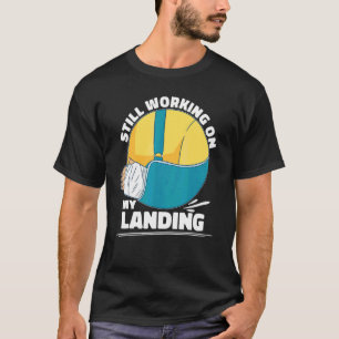 Immer noch an meinem Landungsarmbruch arbeitend T-Shirt