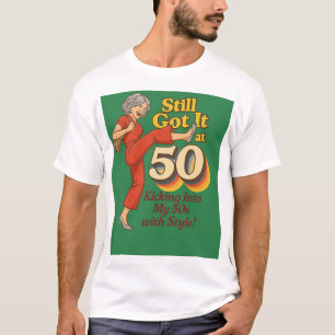 Immer noch drauf bei 50 – Lustiges Retro-Kick-Pose T-Shirt