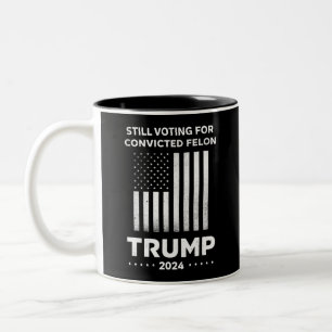 Immer noch für verurteilten Straftäter Trump 2024  Zweifarbige Tasse