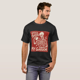Immer noch meinen Garten pflegend Halloween T-Shirt