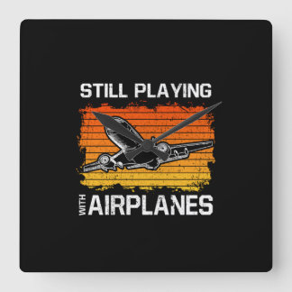 Immer noch mit Flugzeugen spielen Pilot von Funny  Quadratische Wanduhr