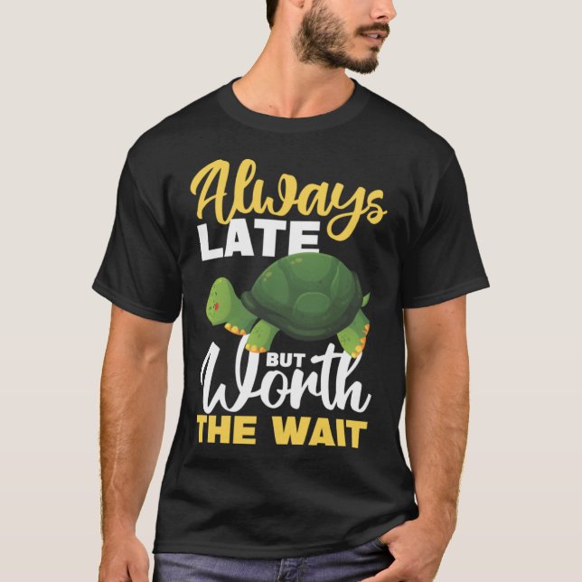 Immer spät, aber es lohnt sich zu warten T-Shirt (Vorderseite)