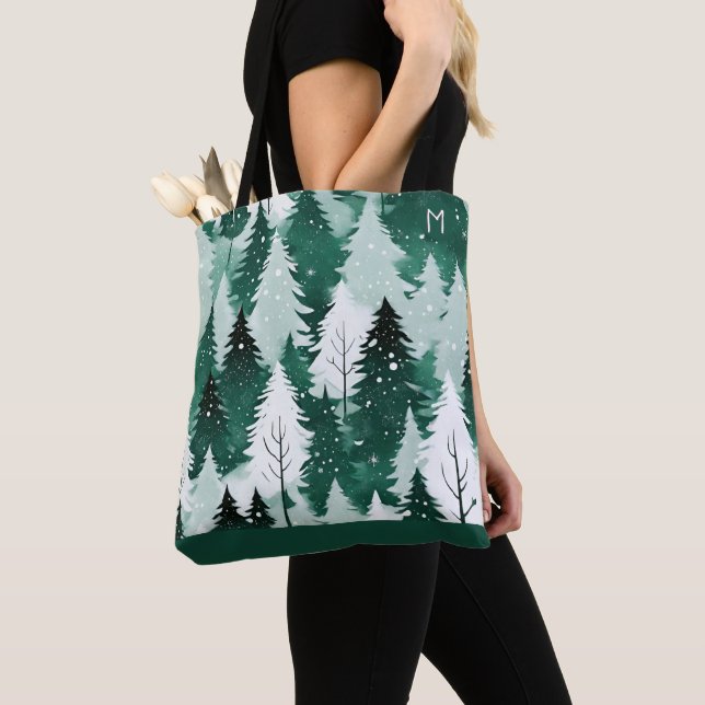 Immergrüne Bäume Winterwald Schnee Monogramm Tasche (Von Nahem)
