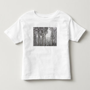 Immergrüner Wald im Winter Kleinkind T-shirt