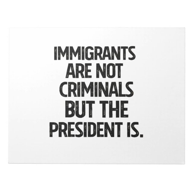 Immigrants Are Not Criminials But the President Is Notizblock (Vorderseite)