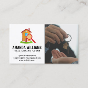 Immobilienmakler überreicht Schlüssel Home-Logo Visitenkarte