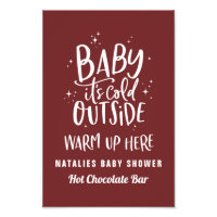 Bébé son froid à l'extérieur de chocolat chaud bar