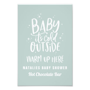 Impression Photo Bébé son froid à l'extérieur de chocolat chaud bar