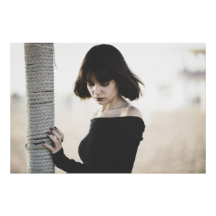 Impression Photo Belle fille en noir Stretched long T -Chemise