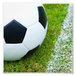 Impression Photo Boule de football sur l'herbe Closeup