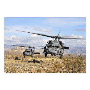 Impression Photo Deux hélicoptères HH-60 Pavehawk se préparent à at