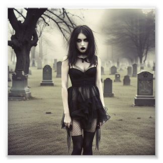 Impression Photo Goth Girl in the Cemetery