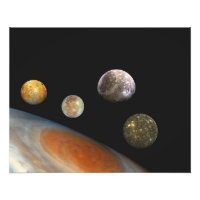 Jupiter et quatre lunes satellites Galiléens