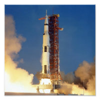 La Terre tremble pendant que Saturne V Blade Skywa