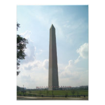 Le ciel nuageux et le monument Washington