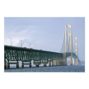Impression Photo Le pont Mackinac qui s'étend le long du détroit