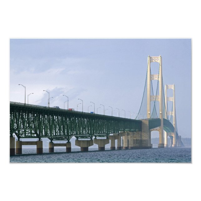 Impression Photo Le pont Mackinac qui s'étend le long du détroit (Devant)