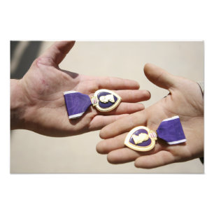 Impression Photo Les destinataires de Purple Heart montrent leurs
