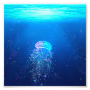 Impression Photo Méduse bleue éclatante nageant dans l'océan mystiq