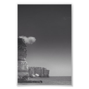 Impression Photo Mer noire et blanche contre des roches Portugal