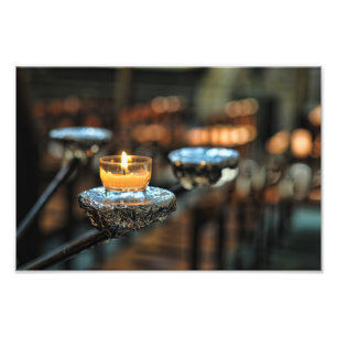 Impression Photo Petites bougies allumées dans une église catholiqu