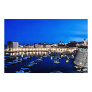 Impression Photo Port et murs de Dubrovnik illuminés la nuit