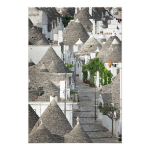 Impression Photo Rue avec trulli maisons à Alberobello, Pouilles