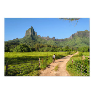 Impression Photo Touriste faisant un cycle sur la copie tropicale