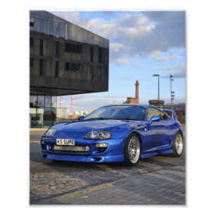 Impression Photo Toyota Supra - Bête urbaine, sous les projecteurs.