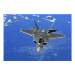 Impression Photo Un F-22 Raptor de l'US Air Force en vol près de Gu
