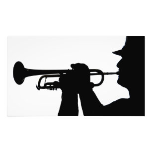 Impression Photo Un membre de service joue un air