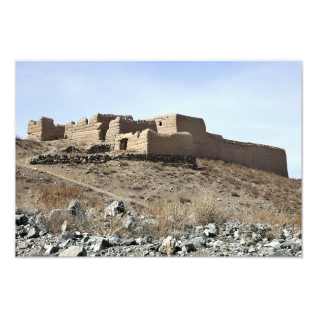 Impression Photo Une enceinte fortifiée dans le village d'Akbar Kh (Devant)