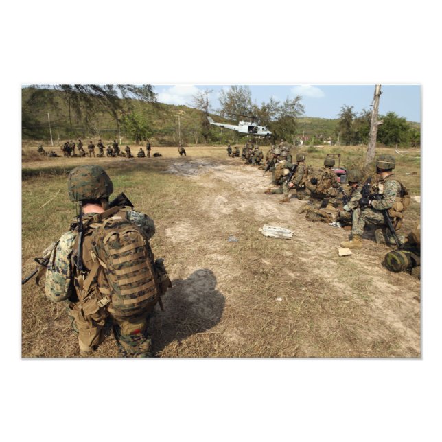 Impression Photo US Marines assure la sécurité en tant qu'UH-1N (Devant)