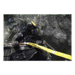 Impression Photo US Navy Diver se prépare à commencer sa plongée