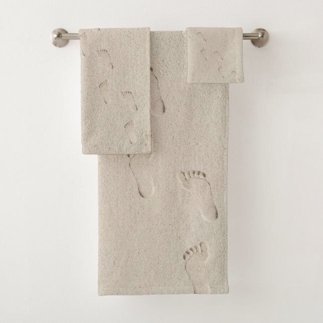 Impression pieds nus dans le sable de plage (En situation)