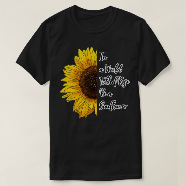 In a World Full of Roses Be a Sunflower  T-Shirt (Design vorne)