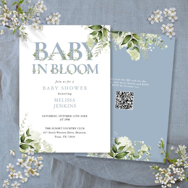 In Bloom Dusty Blue Greenery QR Code Baby Shower Einladung (In Bloom Dusty Blue Greenery QR Code Baby Shower Invitation)