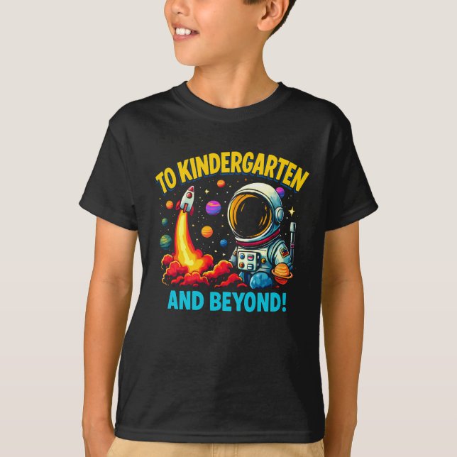 In den Kindergarten und über die Astronautenrakete T-Shirt (Vorderseite)