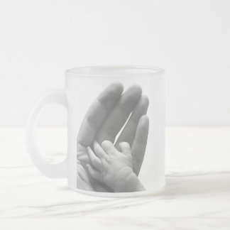 In der Hand des Vatis Mattglastasse