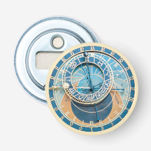 In der Nähe befindet sich die Astronomische Uhr vo Flaschenöffner