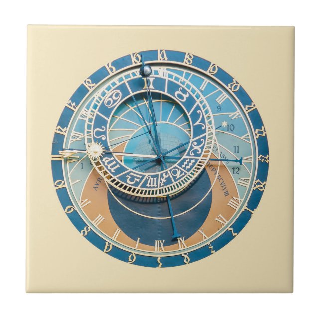 In der Nähe befindet sich die Astronomische Uhr vo Fliese (Vorderseite)