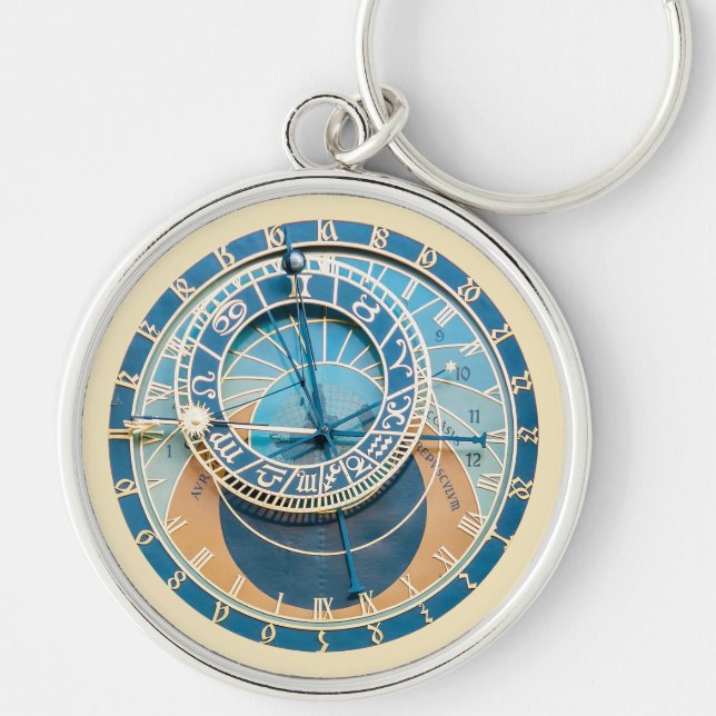 In der Nähe befindet sich die Astronomische Uhr vo Schlüsselanhänger (Vorne)