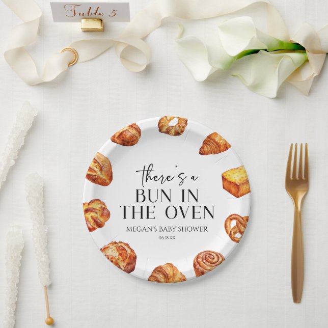 In der Ovenbrotdusche ist ein Bun. Pappteller (Hochzeit)