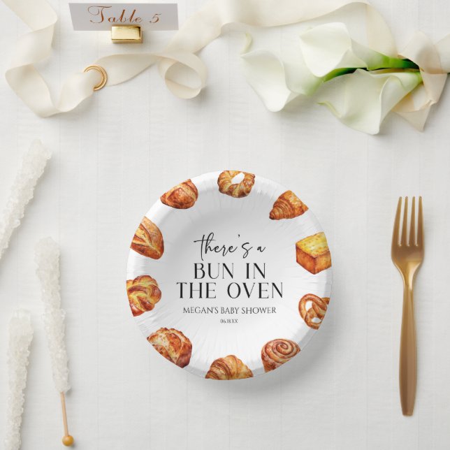 In der Ovenbrotdusche ist ein Bun. Pappteller (Hochzeit)