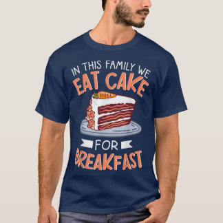 In dieser Familie essen wir Kuchen zum Frühstück S T-Shirt